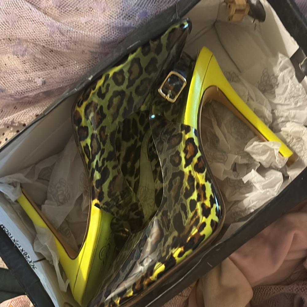 Heels - Picture 3 of 3